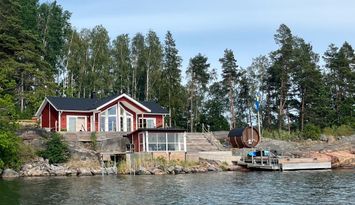 Hus vid havet med egen brygga