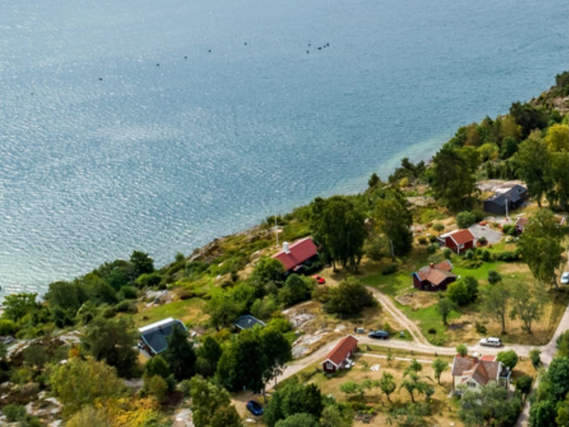 Charmig gammal stenhuggarbostad vid Åbyfjorden – bild 2 av 24