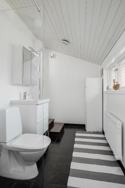 Charmigt Villa bredvid sjön Örlen – bild 12 av 19