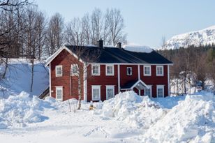 Loghouse with four apartments in Bruksvallarna.