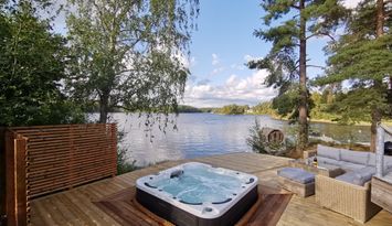 Underbar stuga med strandtomt