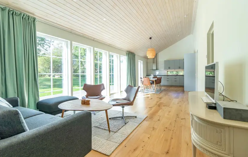 Hus på Österlen nära sjö & hav med spabad & bastu – bild 3 av 15