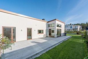 Strandnära modern villa