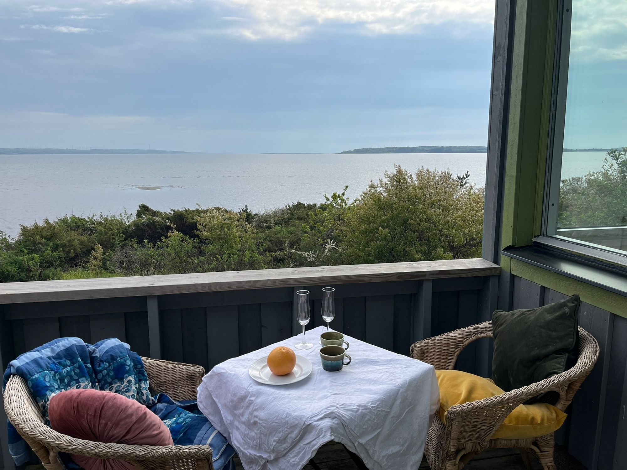 Stuga direkt vid havet i sommarparadiset Frillesås