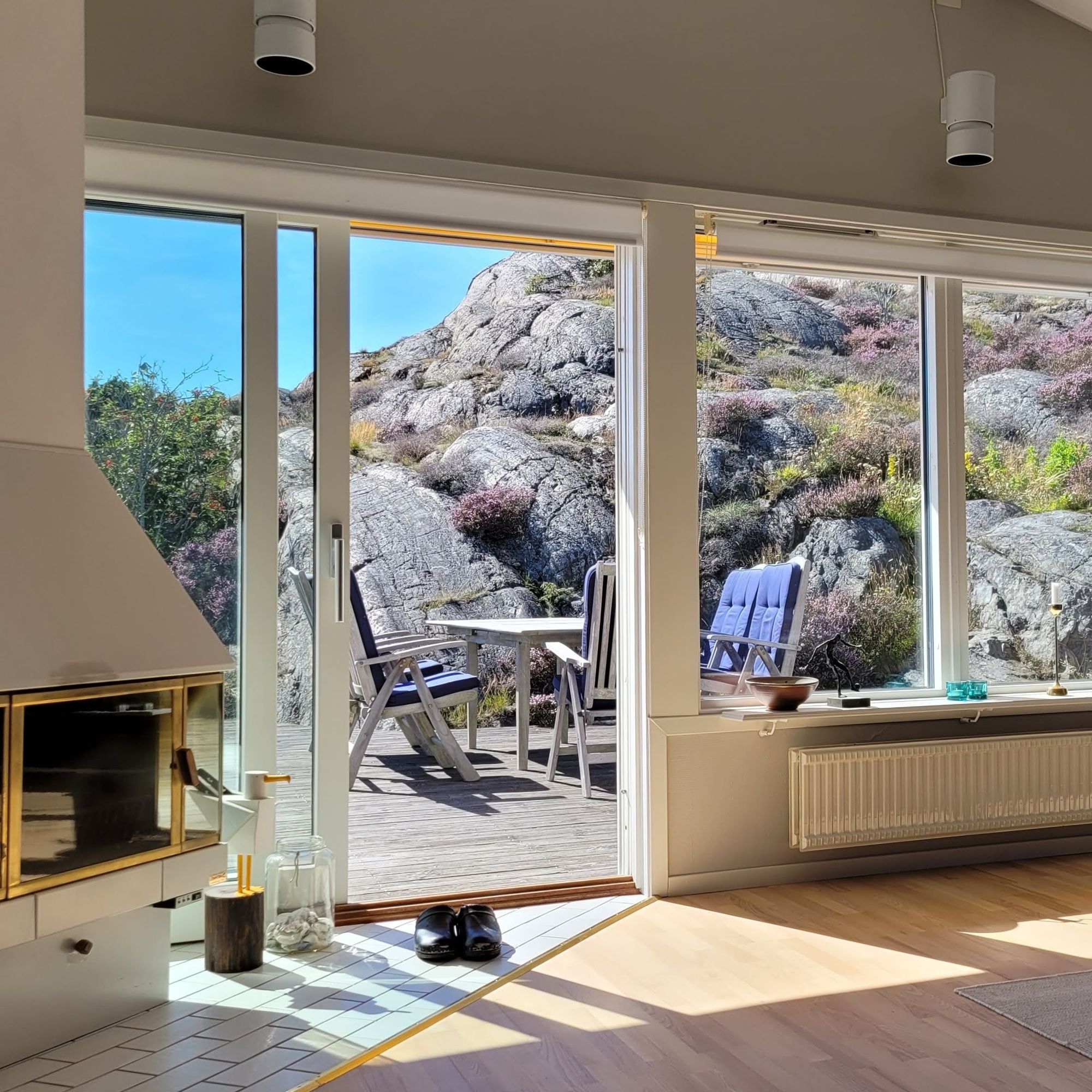 Fint hus nära havet i sommaridyll på Tjörn – bild 3 av 24
