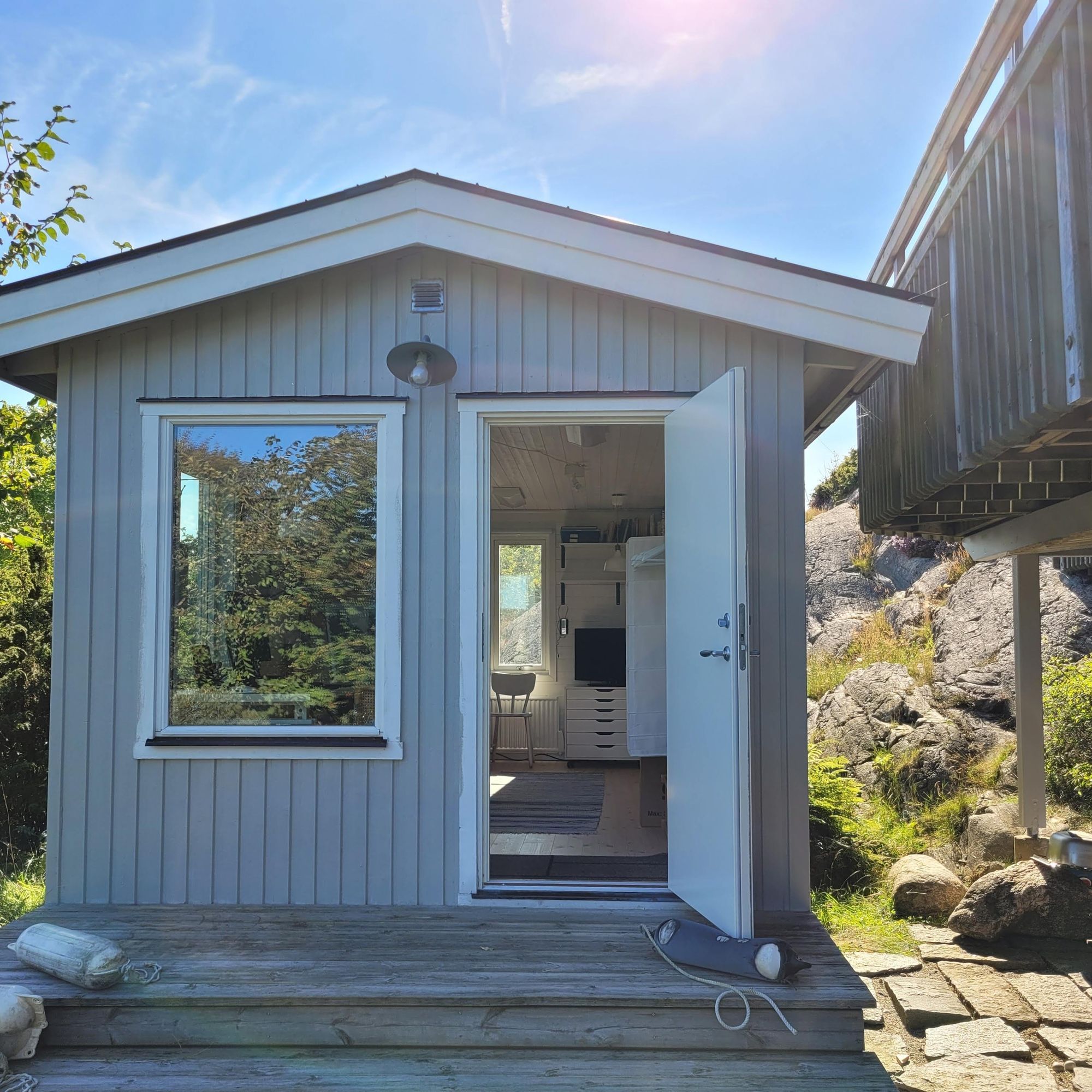 Fint hus nära havet i sommaridyll på Tjörn – bild 19 av 24