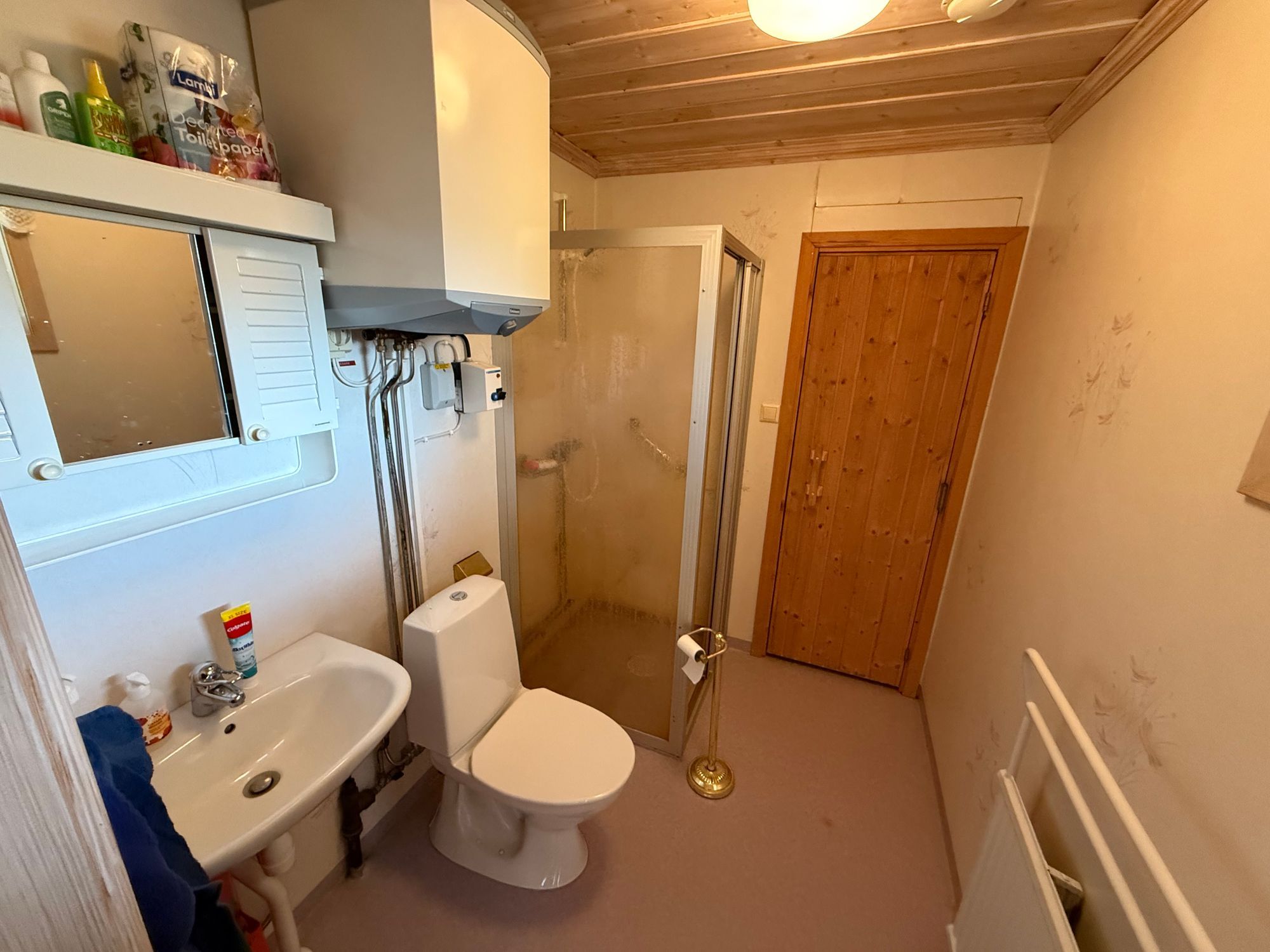 Stuga med fjäll- och sjöutsikt, bastu, och kamin – bild 15 av 24