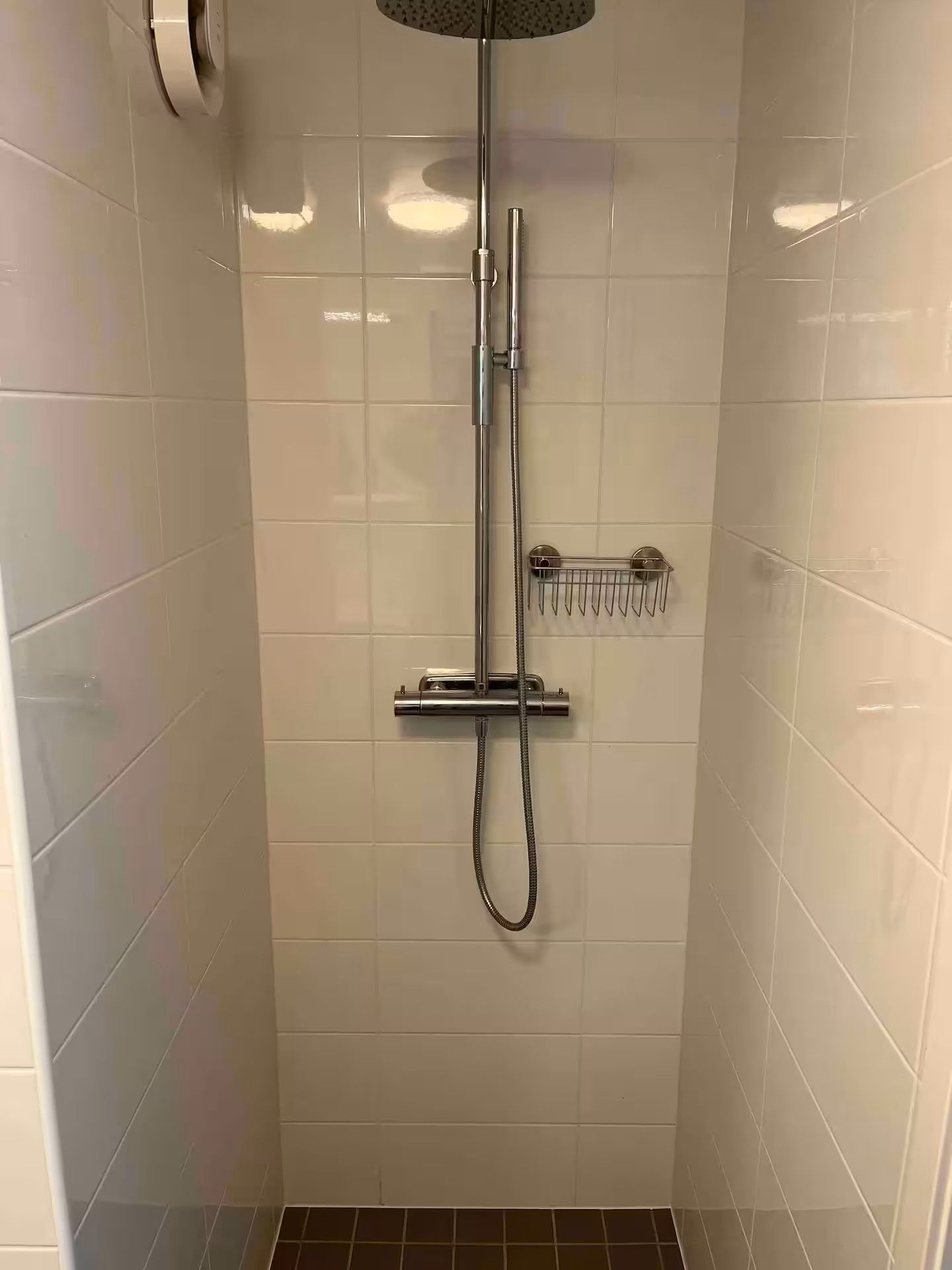 Modern och mysig stuga i skogen – bild 14 av 21