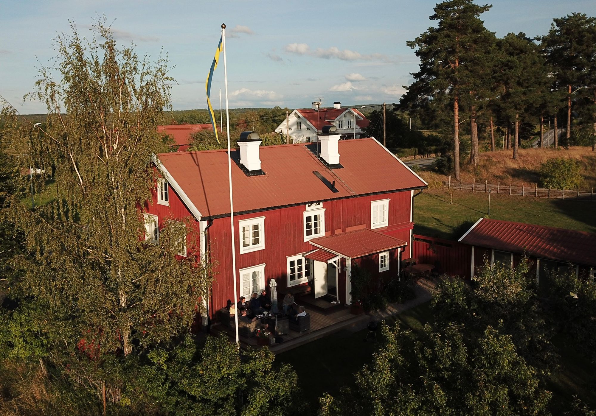 Charmigt hus med anor sent 1700-tal – bild 2 av 20