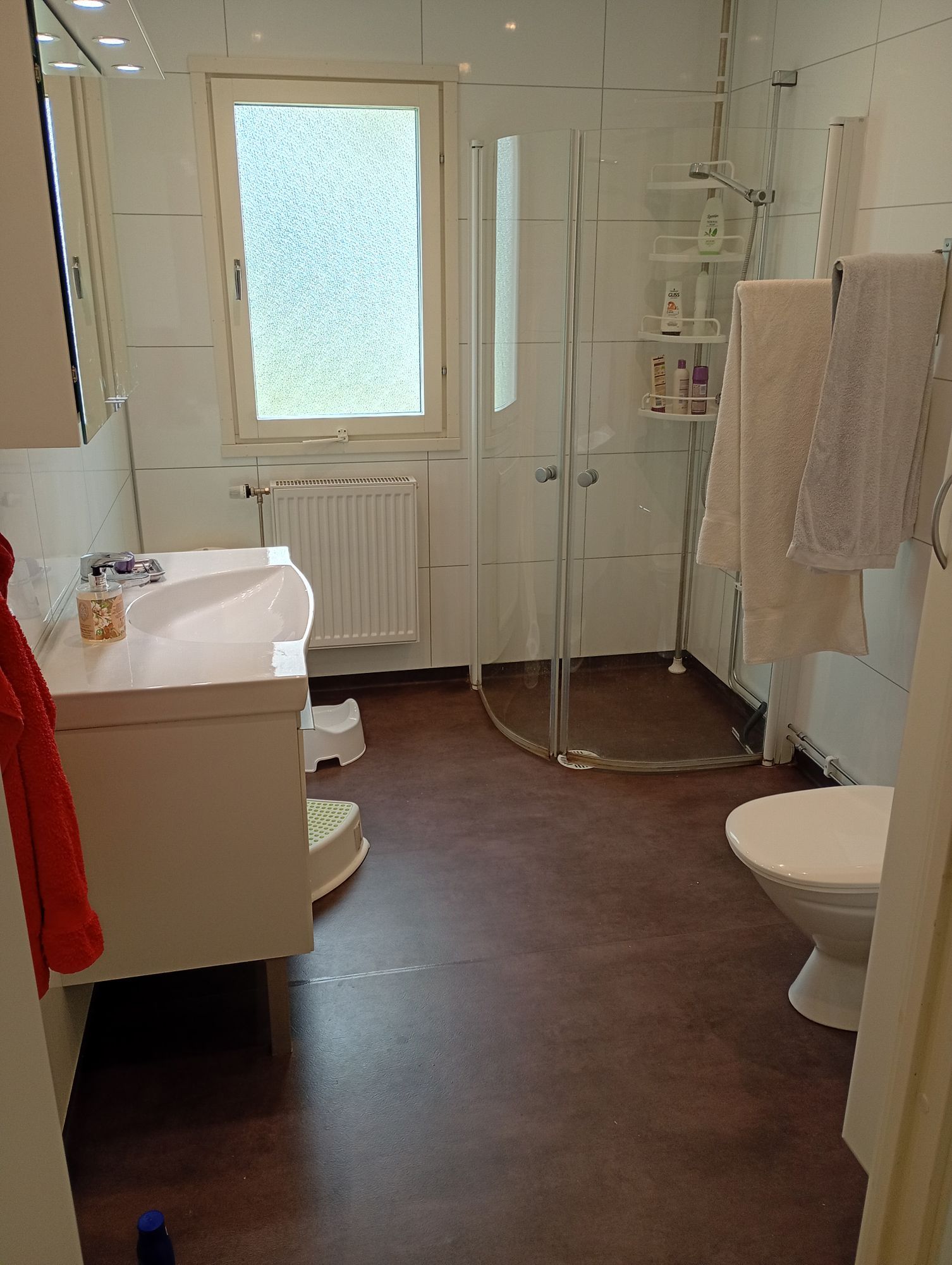 Stor och modern familjevilla i hjärtat av byn. – bild 15 av 24