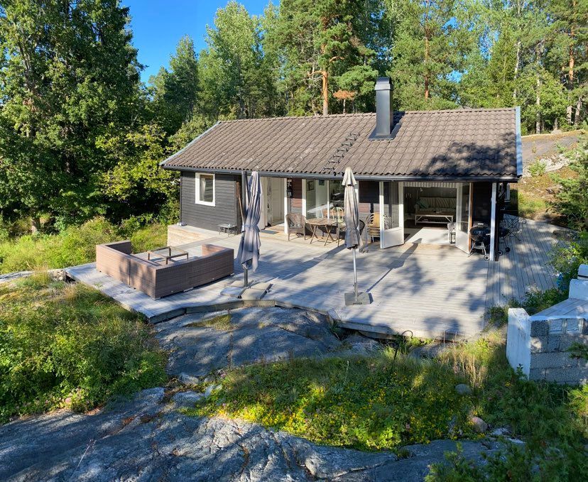 Mysig stuga på Vindö med sjöutsikt