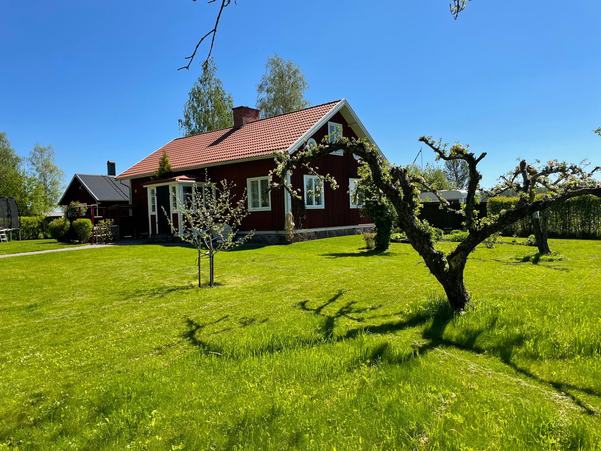 Stort vackert lantligt hus + bastu – bild 2 av 19