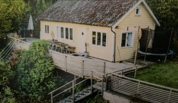 Stuga i Lindesnäs - stor altan med havsutsikt