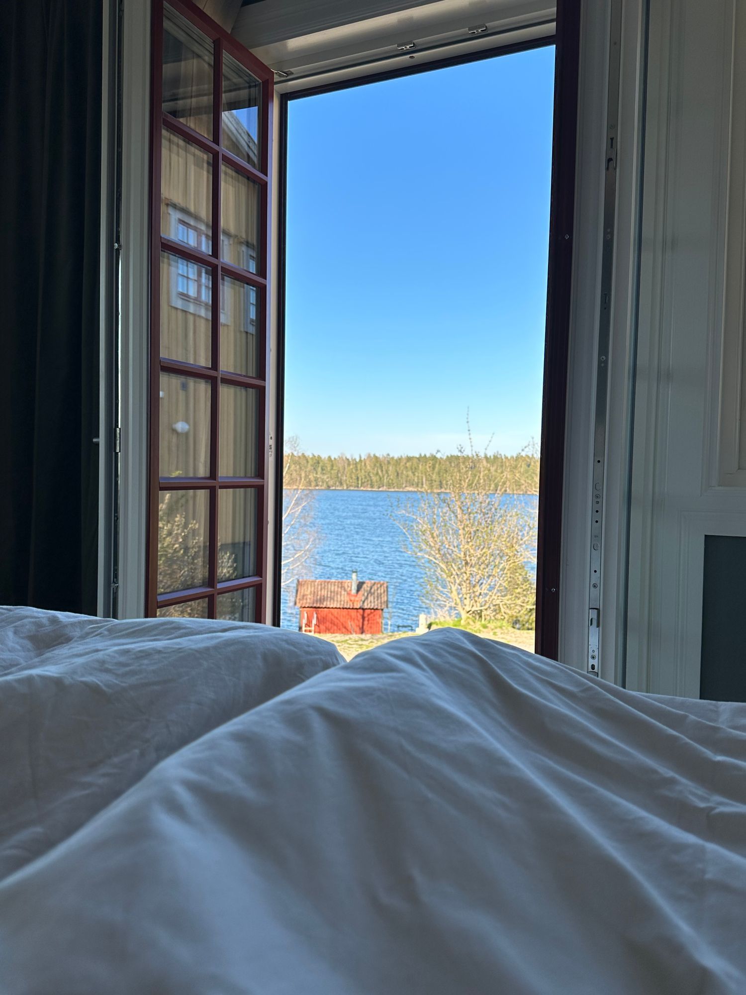 Topprenoverat med privat brygga på gård i Sörmland – bild 15 av 24