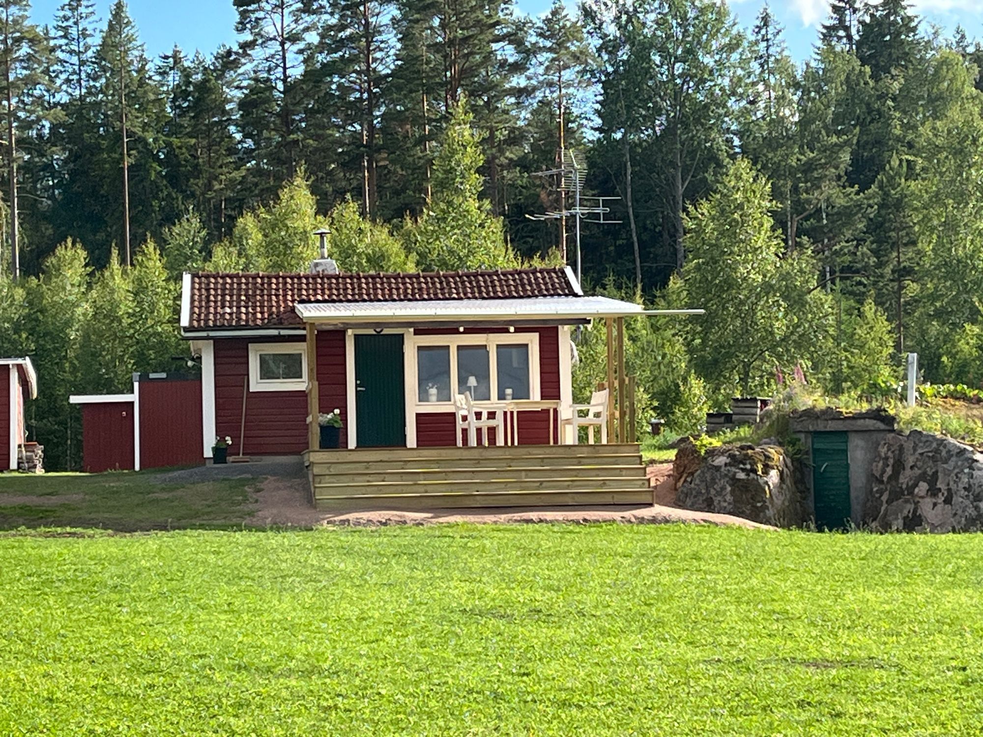 Stuga med sjötomt nära Hultsfred |SE05088 – bild 2 av 23