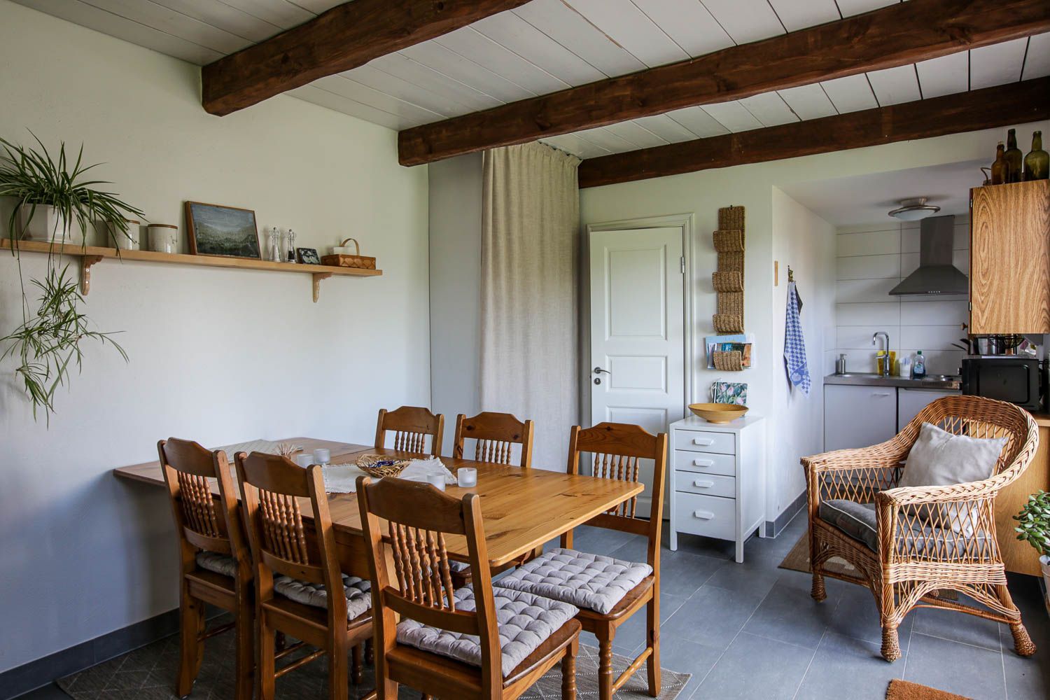Havsnära boende i fiskeläget Västra Näs – bild 4 av 20