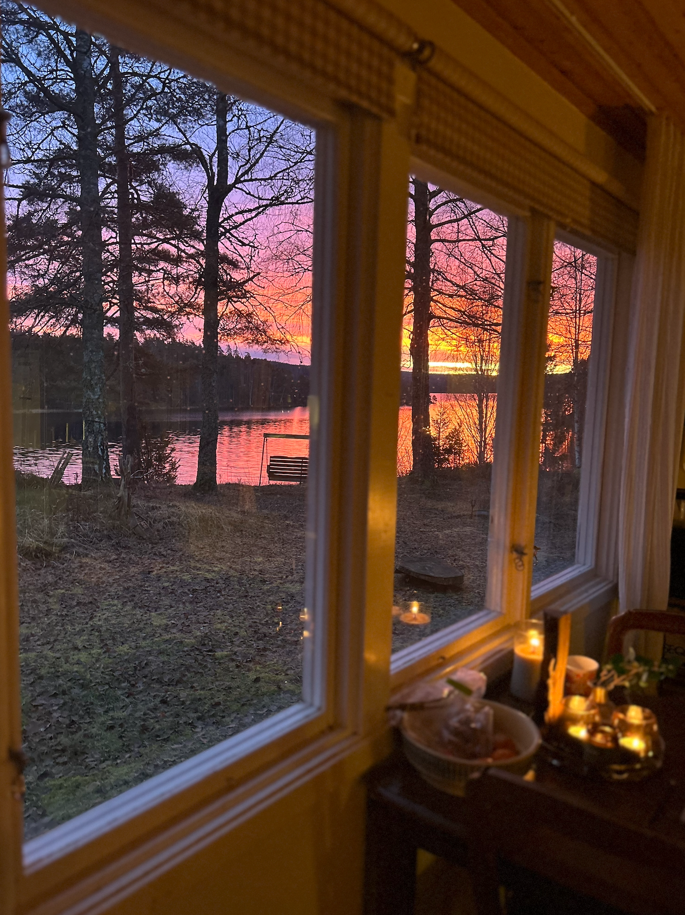Stuga med sjöutsikt, båt och bastu i Bohuslän – bild 13 av 18