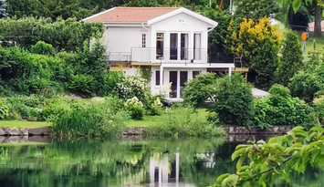 Vackert Gästhus centralt vid vattnet