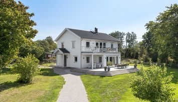 Lyxigt hus havet Sturkö 170 eller hyr stuga 40 kvm