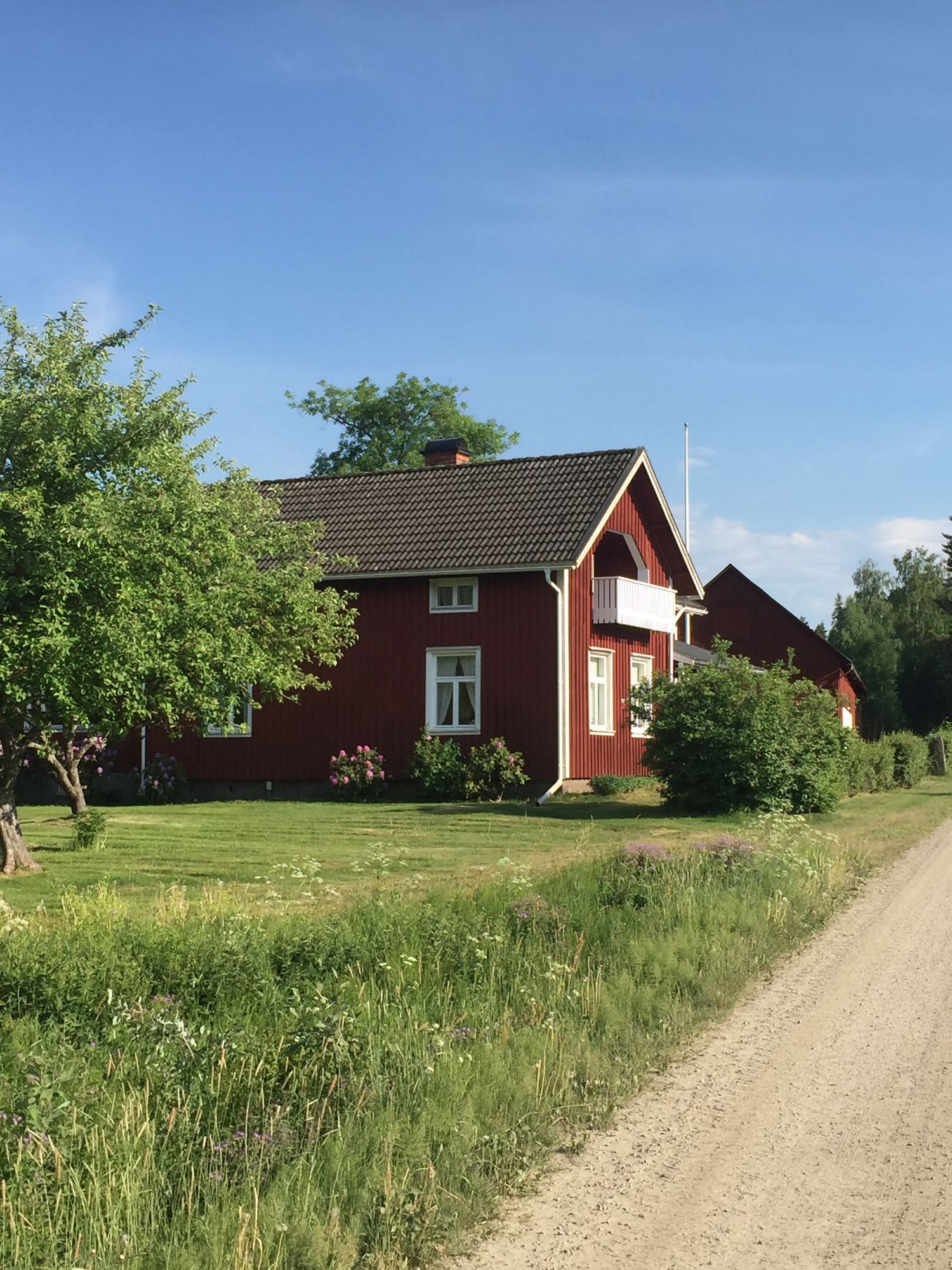 Hus på landet med närhet till skog och sjö ! – bild 2 av 15