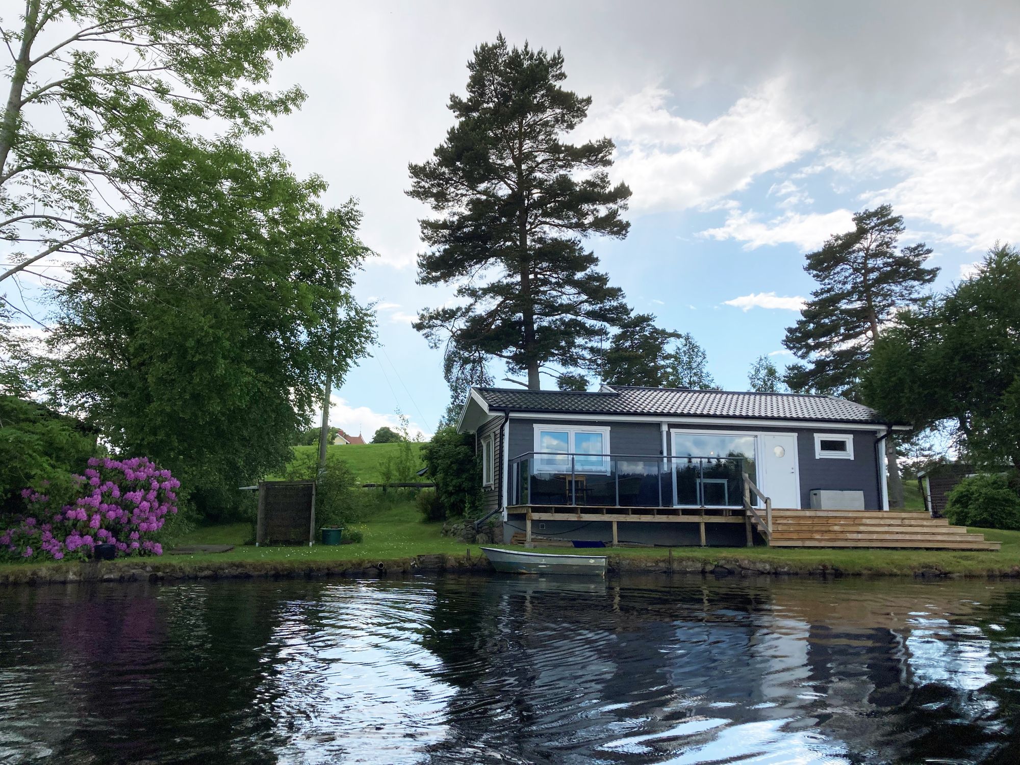 Härlig stuga med panoramautsikt över sjön |SE07027