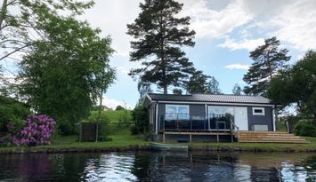 Härlig stuga med panoramautsikt över sjön |SE07027