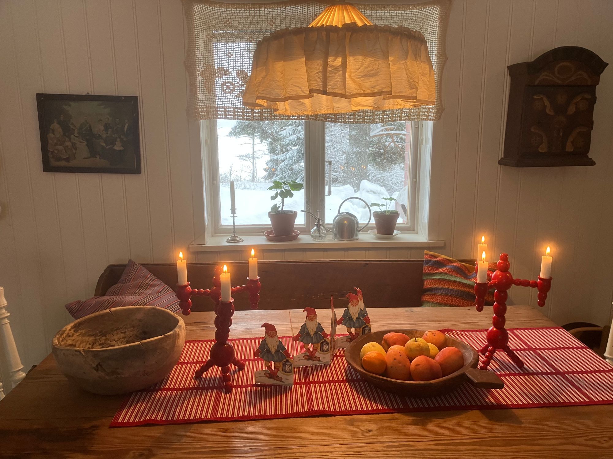 Stuga i gammal dalaby med sjötomt. – bild 23 av 24