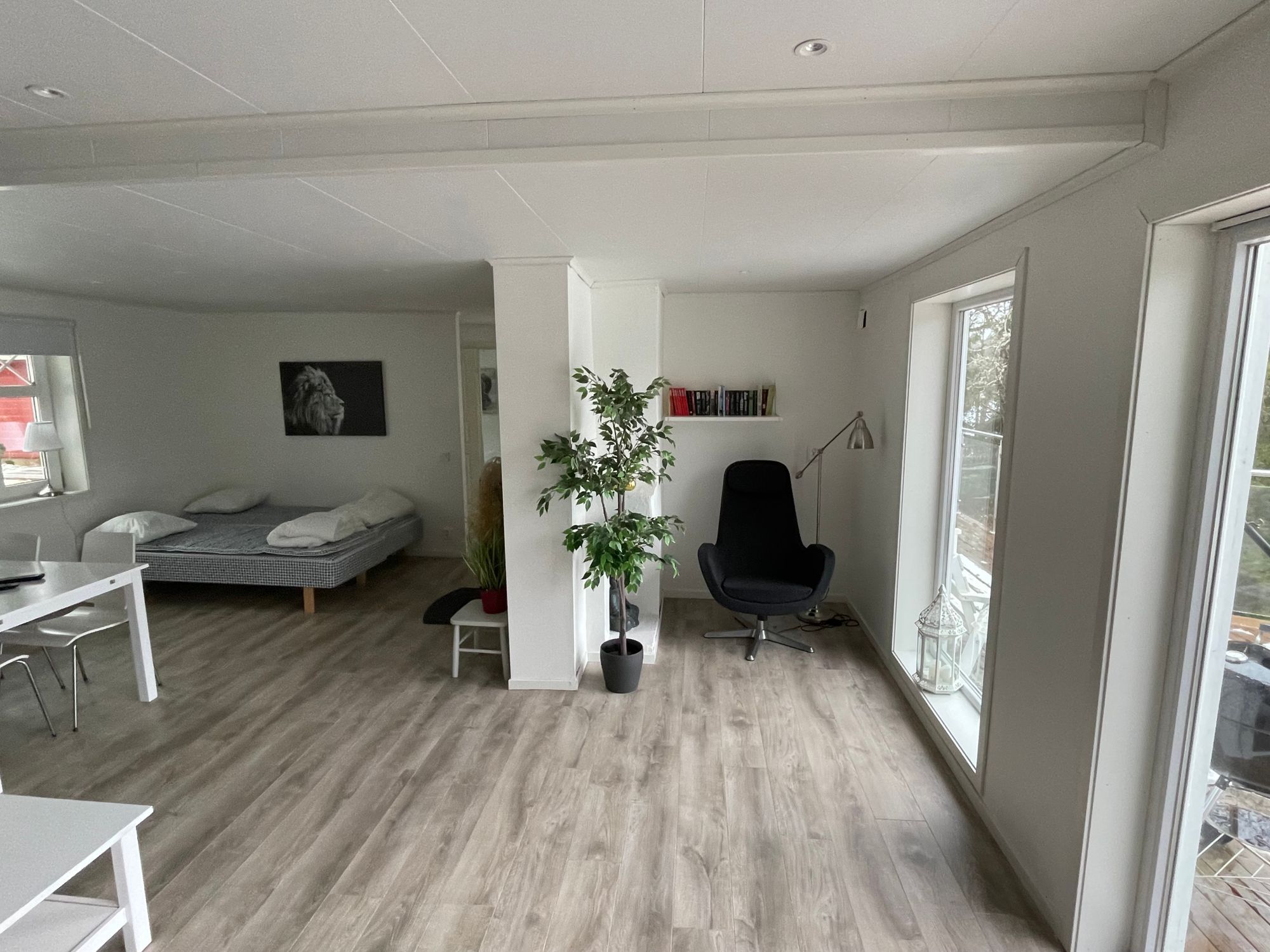 Stuga med sjötomt – bild 5 av 11