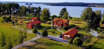 Charmigt gästhus i gammal stil vid Nyckelsjön