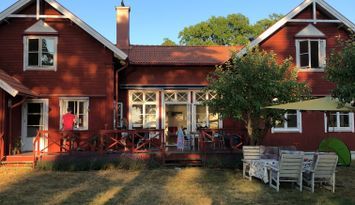 Rymligt hus i Stora Rör med utsikt över Kalmarsund