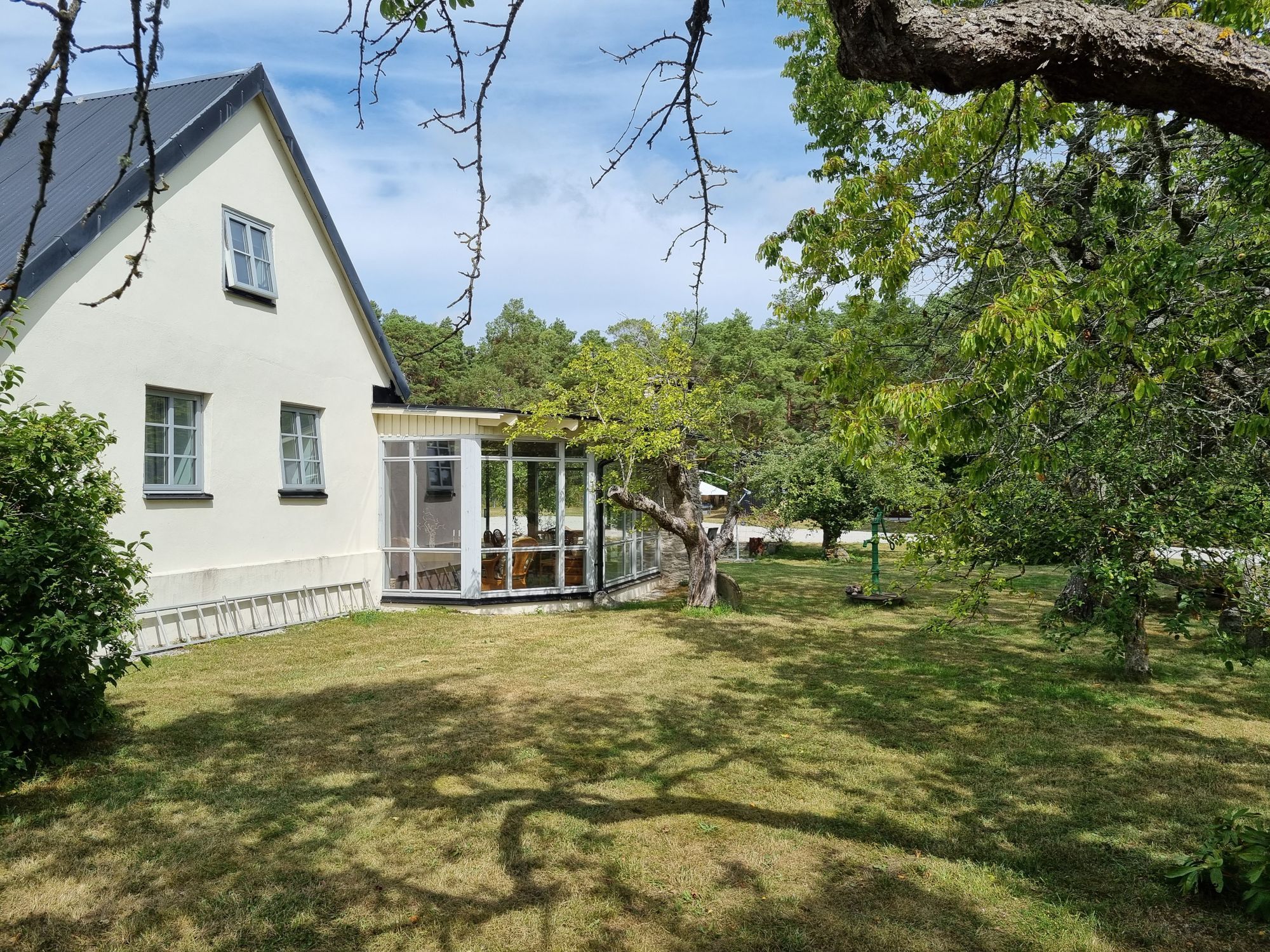 Stor modern villa på södra Gotland – bild 10 av 24