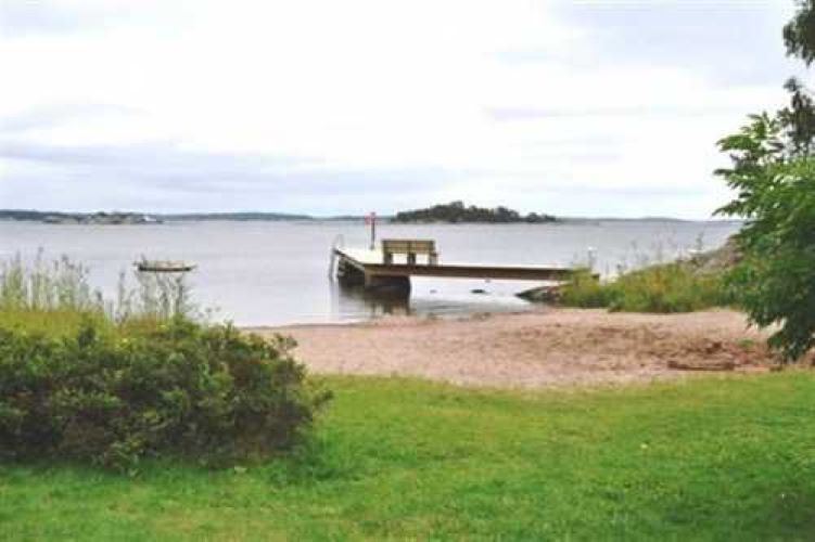 Vindö Skaft Vindö. Nära strand och klippbad – bild 18 av 19