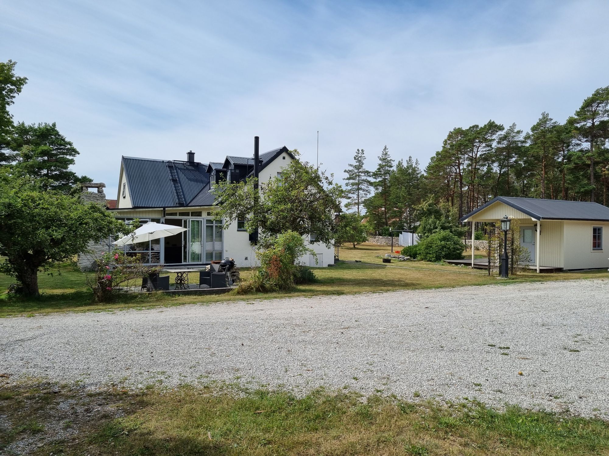 Stor modern villa på södra Gotland – bild 6 av 24