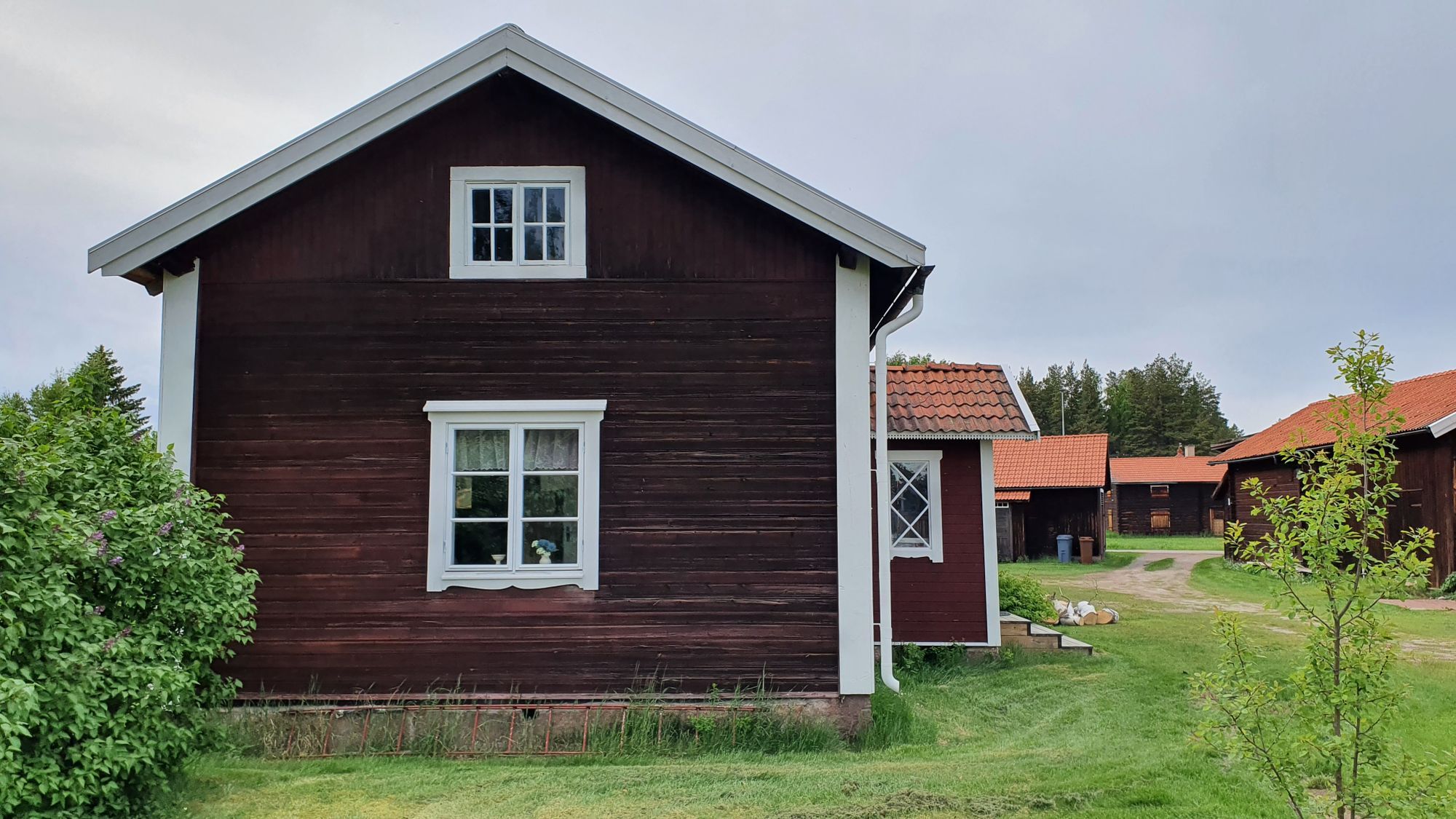 Krånggårdens gammelstuga uthyres dygns-/veckovis. – bild 2 av 24