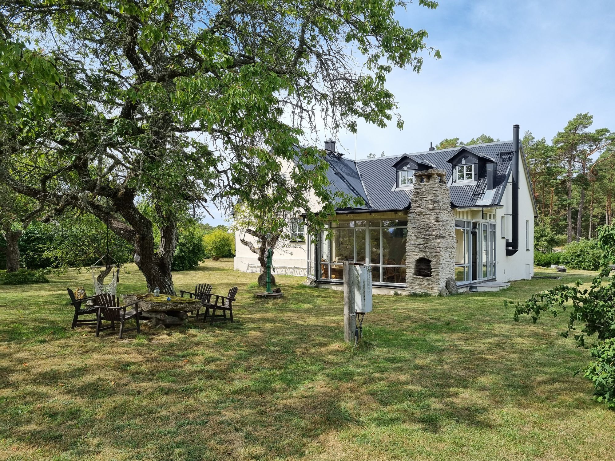 Stor modern villa på södra Gotland – bild 3 av 24
