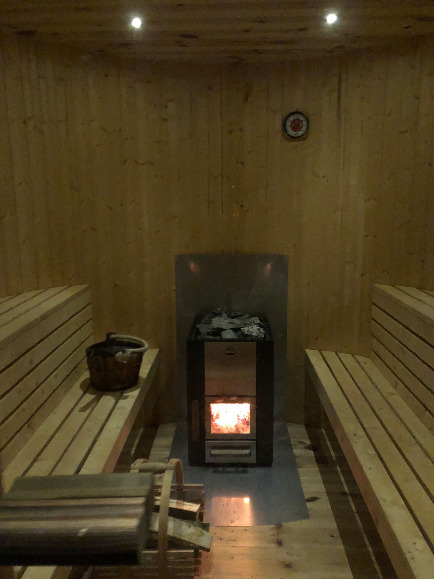 Idyllisk liten stuga vid sjön Våtsjön – bild 19 av 24