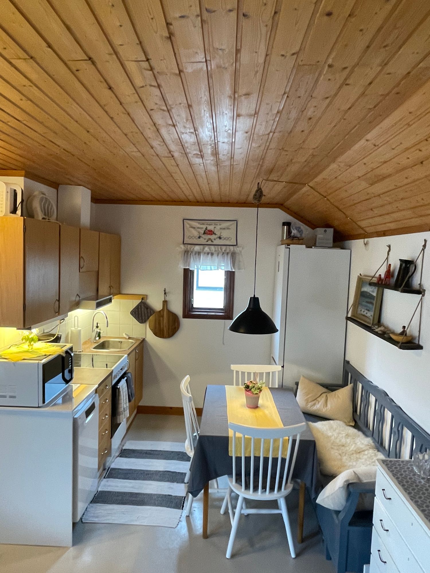 Stuga i Tylösand nära Tjuvahålan – bild 9 av 19
