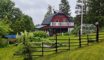 Charmigt semesterhus nära Höga Kusten – natur, lug
