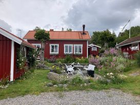 Små röda stugor centralt i Strömstad