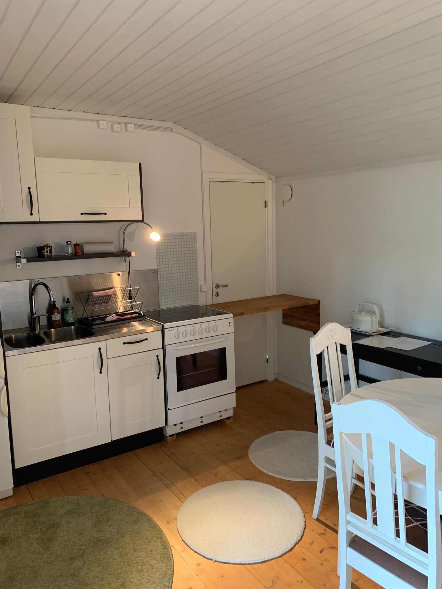 Kustnära och trivsam Gäststuga vid skogsbrynet – bild 11 av 24