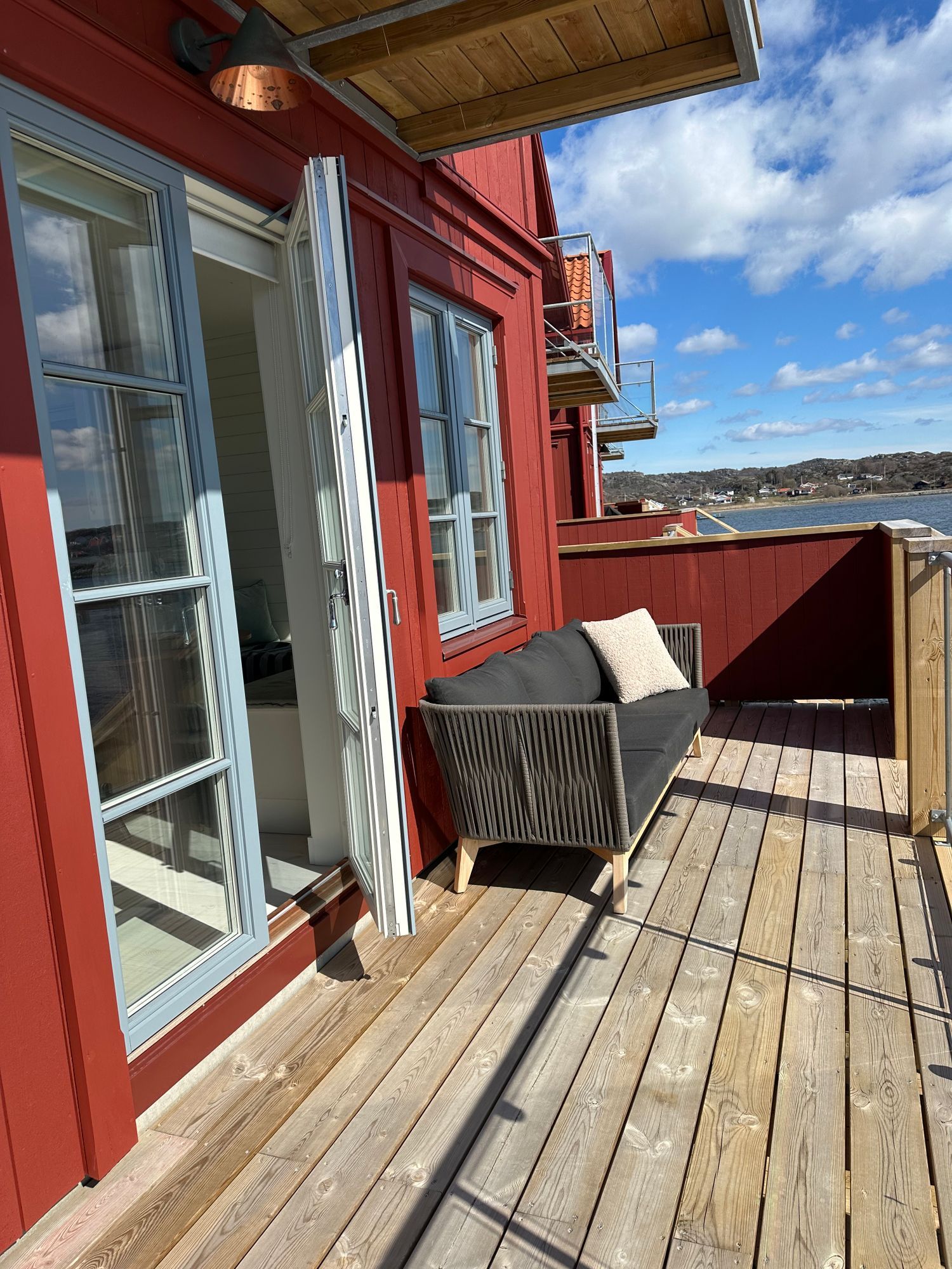 Bo vid havet med egen brygga – bild 8 av 20