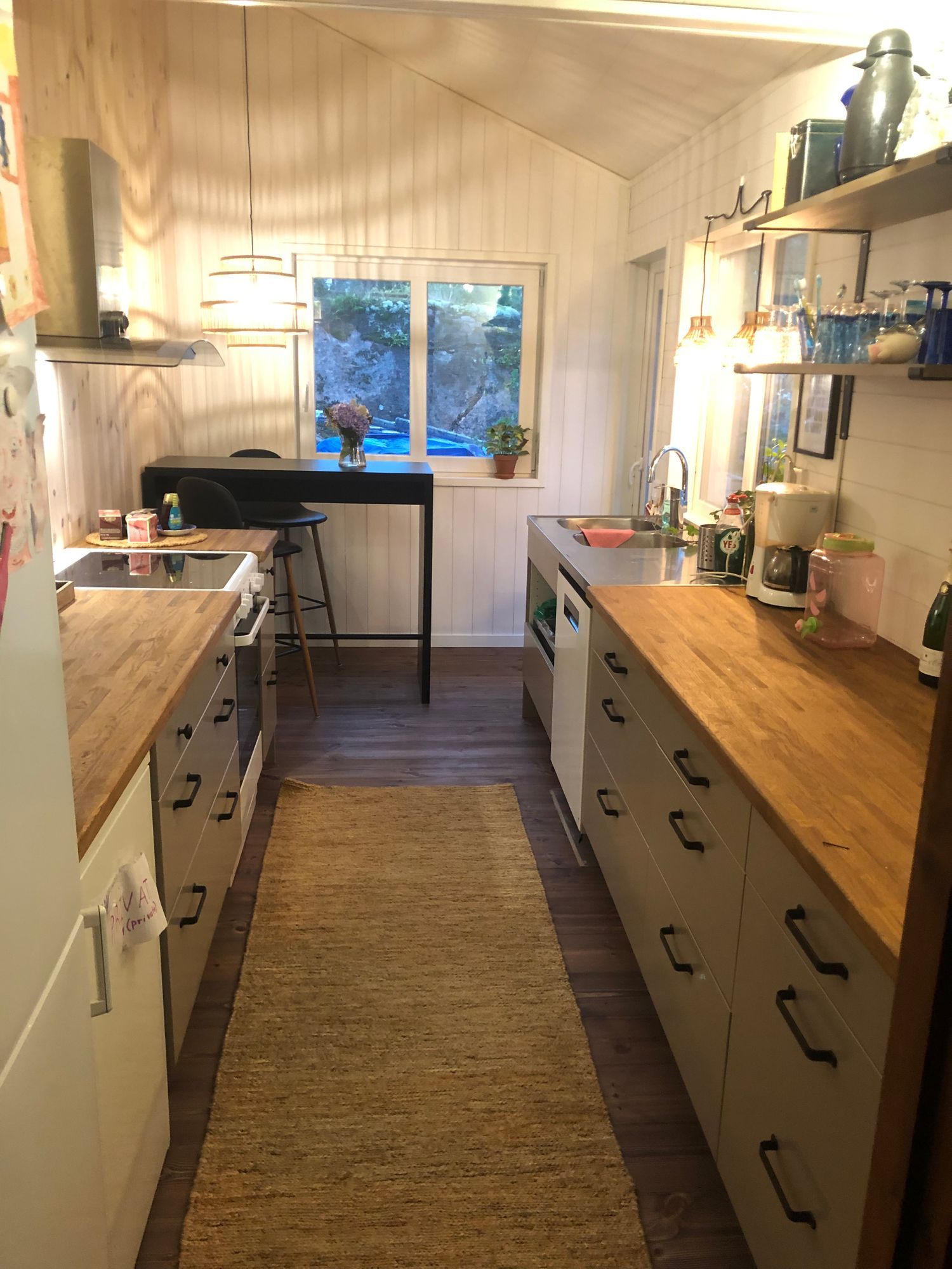Vacker sjötomt med flera stugor och vedeldad bastu – bild 13 av 23
