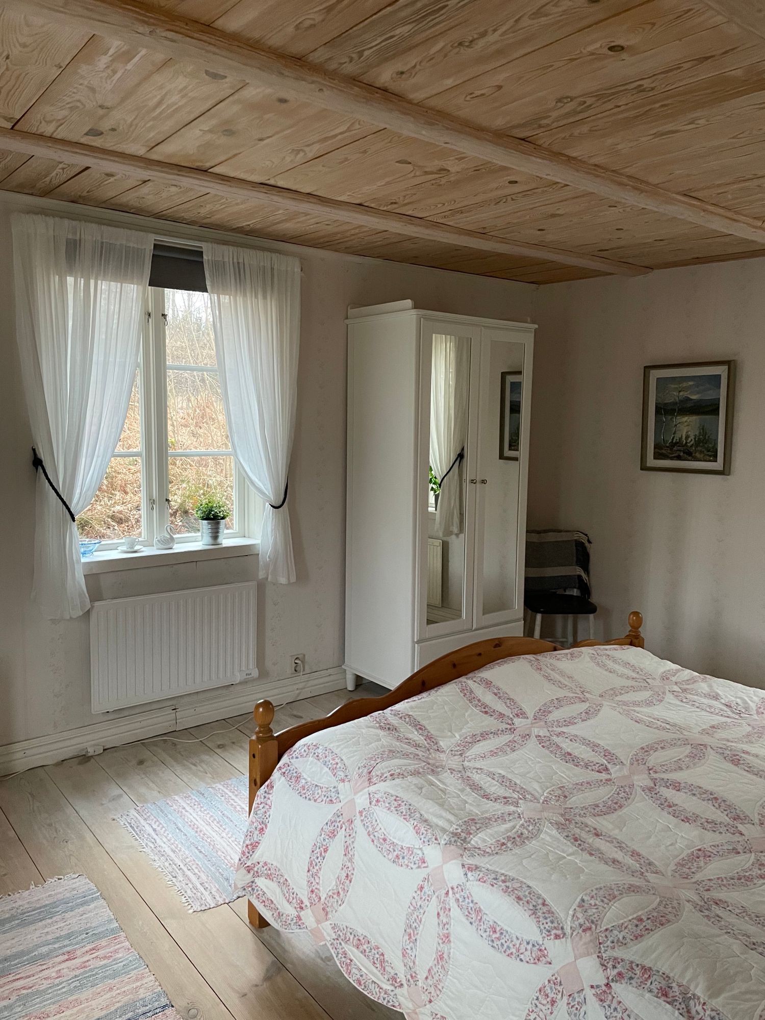 Mysig stuga i vackra omgivningar – bild 5 av 14