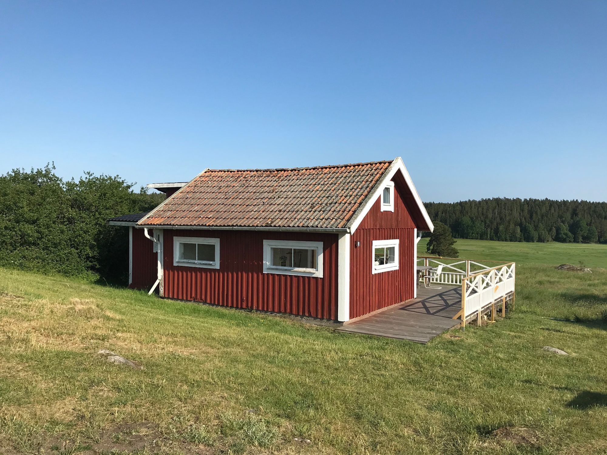Mysig stuga i lantlig miljö – bild 8 av 10