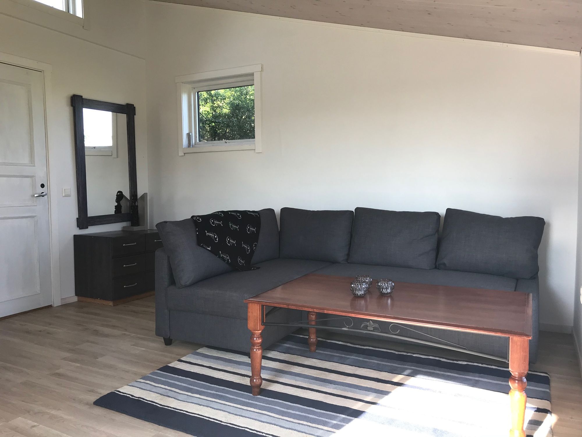 Mysig stuga i lantlig miljö – bild 3 av 10