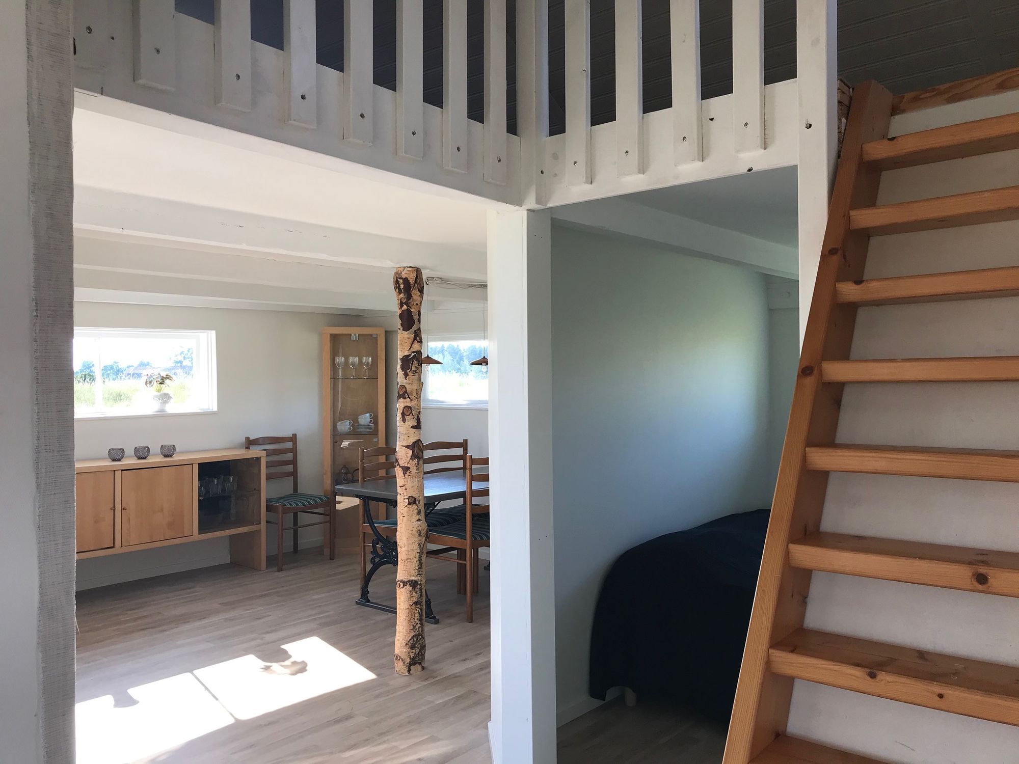 Mysig stuga i lantlig miljö – bild 7 av 10