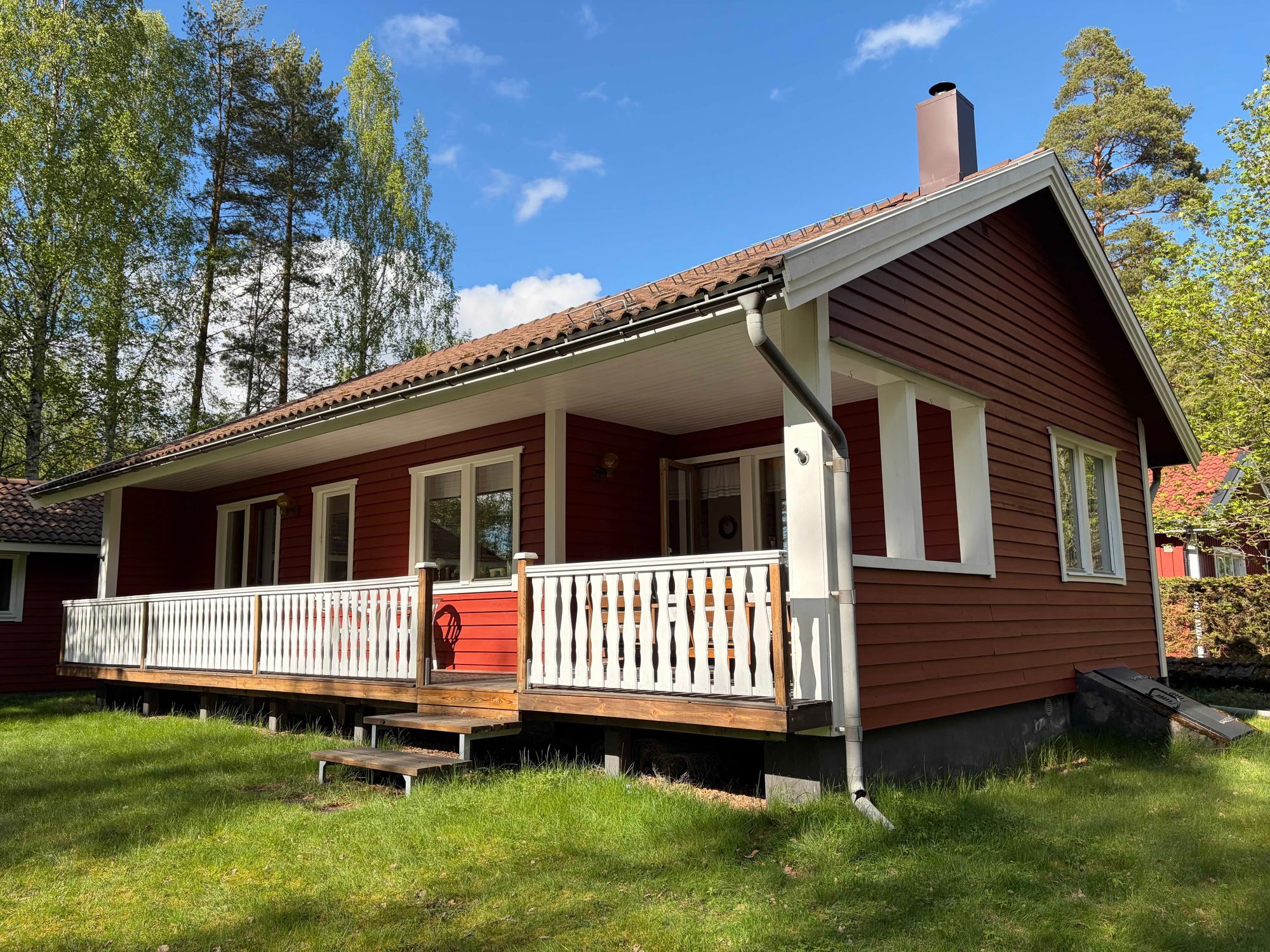 Stuga vid sjö, 3 sovrum, gäststuga eget kök, bad