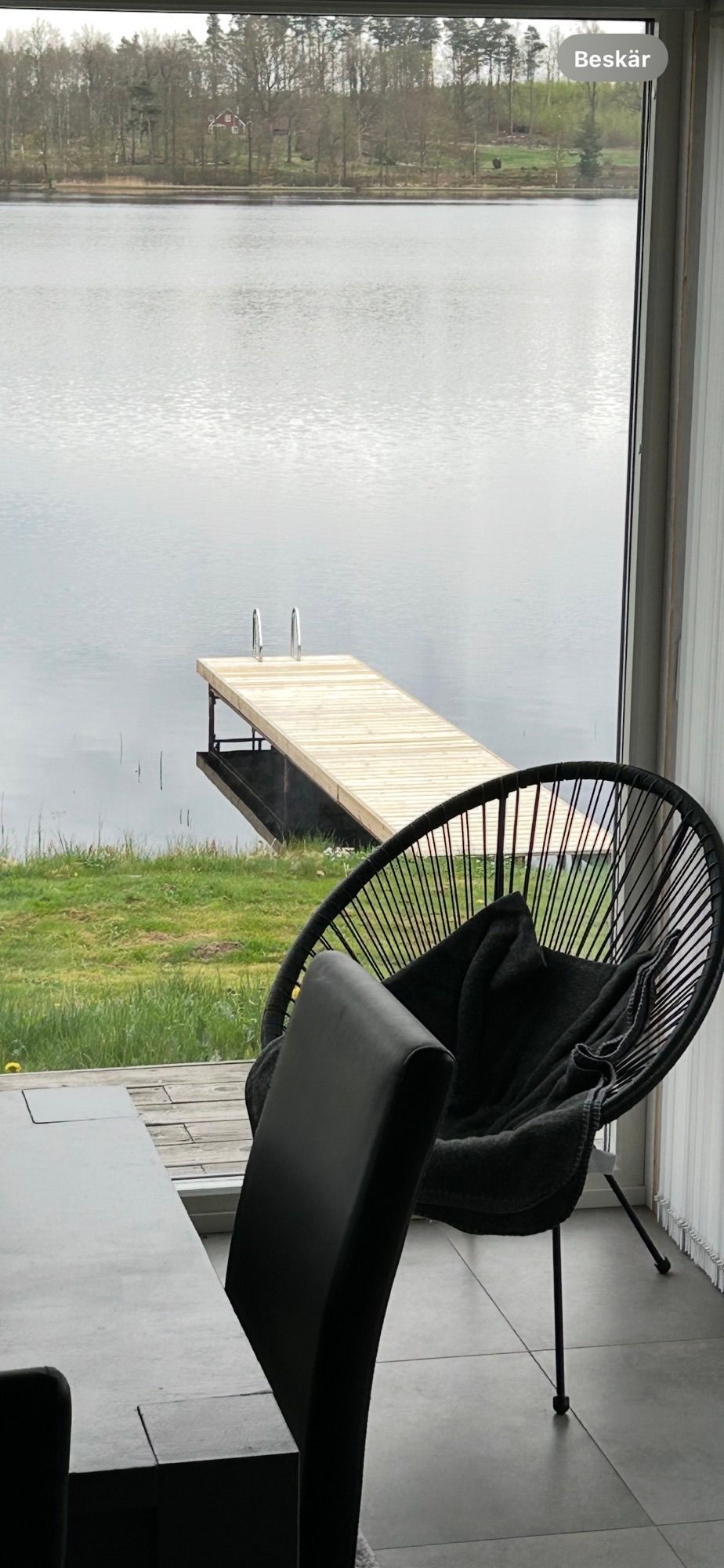 Modern villa med sjötomt och brygga – bild 11 av 24