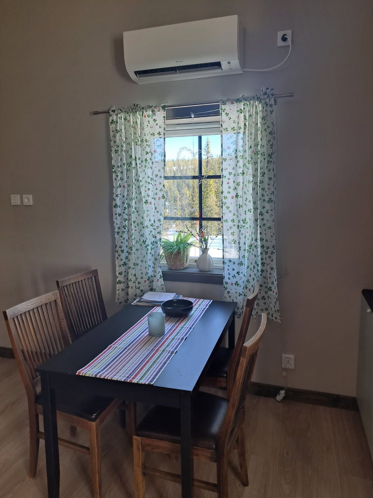 Stuga med loft i härliga Storhogna – bild 8 av 10
