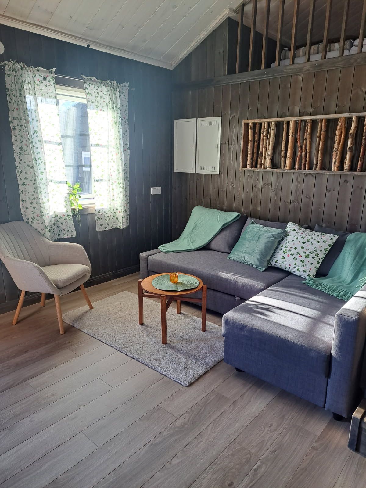 Stuga med loft i härliga Storhogna – bild 7 av 10